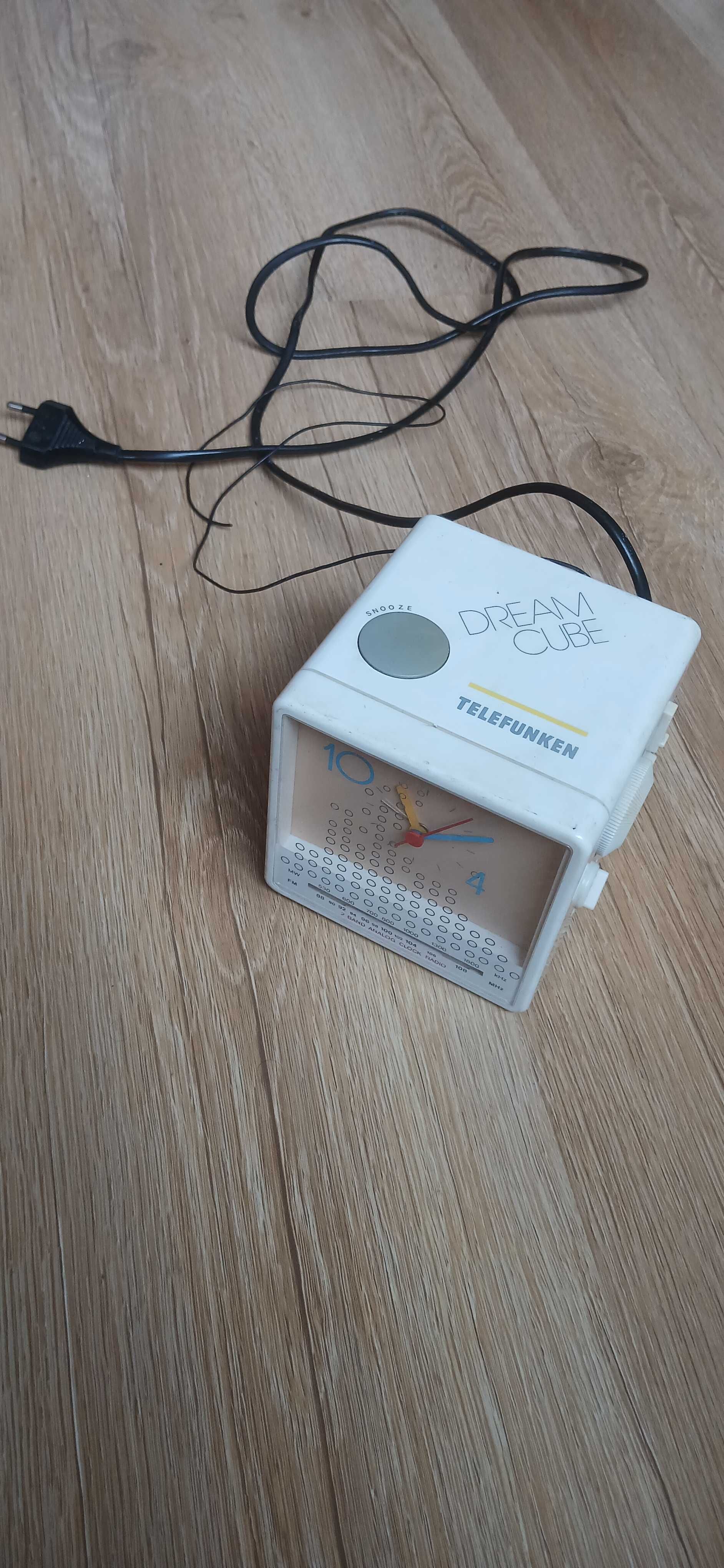 radio TELEFUNKEN radiobudzik styl lat 80 -90  do kolekcji