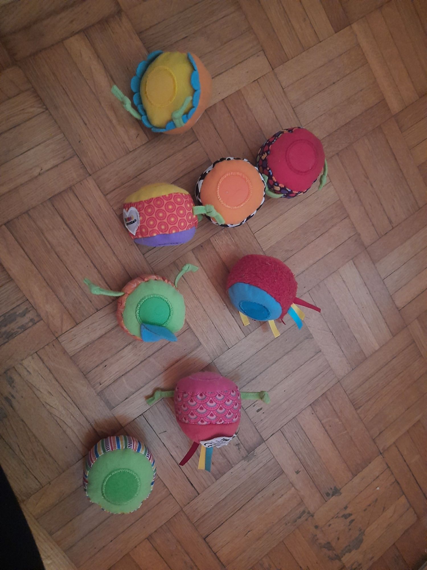 Tomy Lamaze gąsienica sensoryczna mix and mach