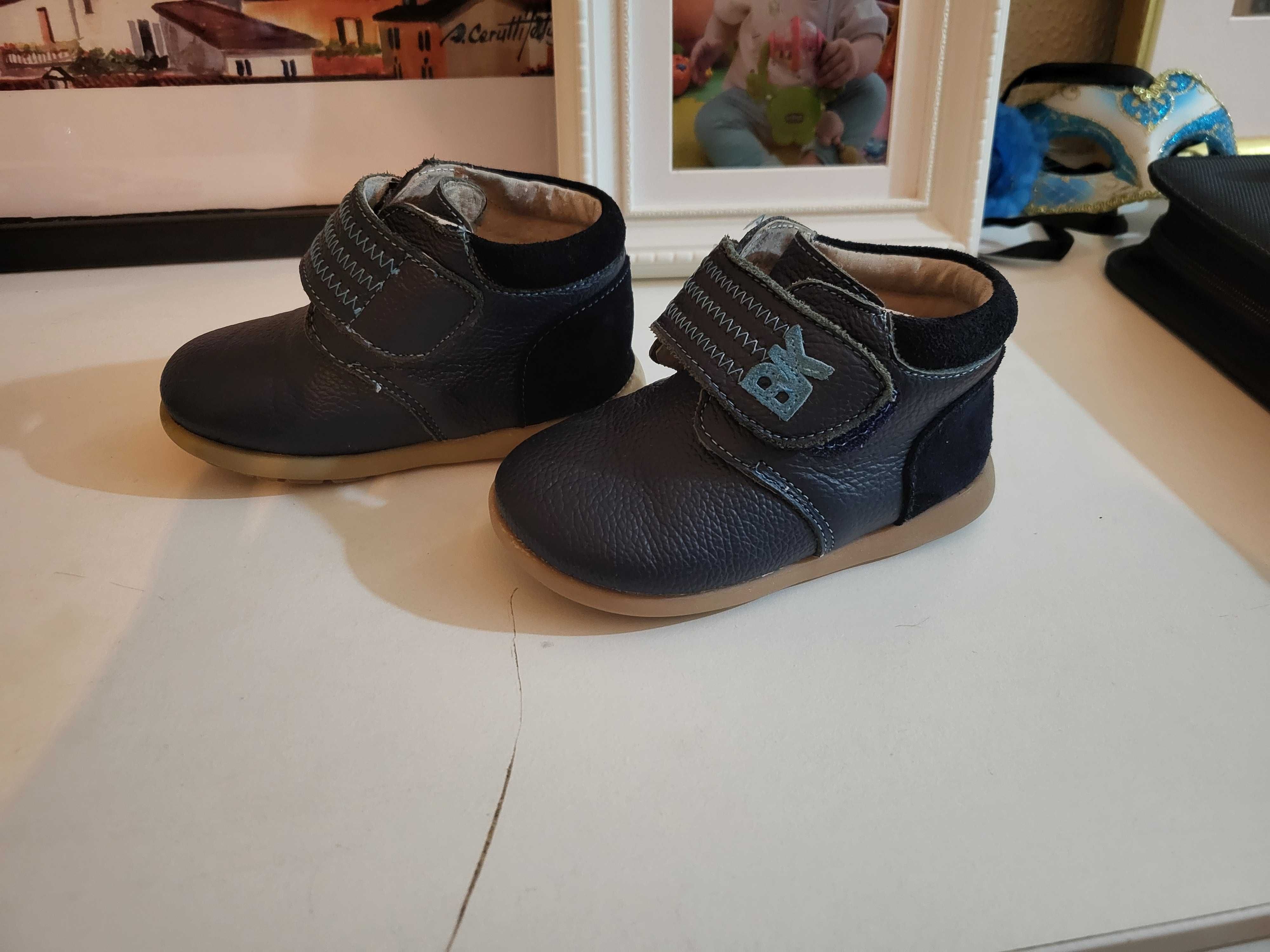 Sapato de criança em pele