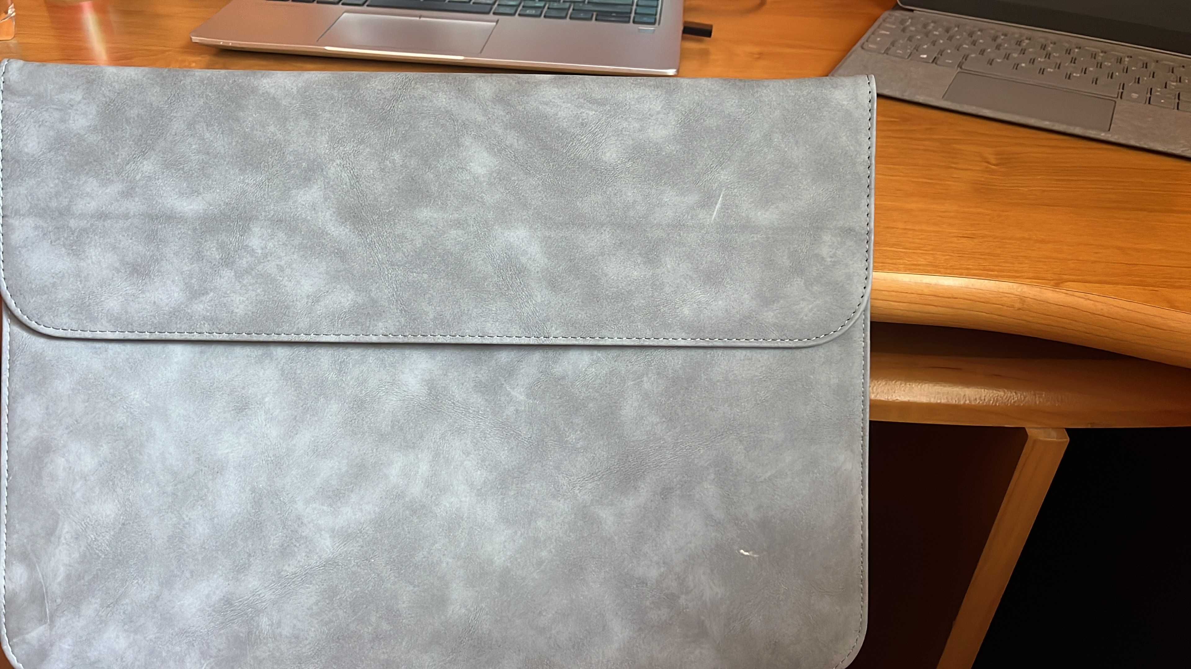 etui podstawka do laptopa