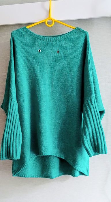 Soczyście zielony sweter oversize, krój nietoperz made in italy