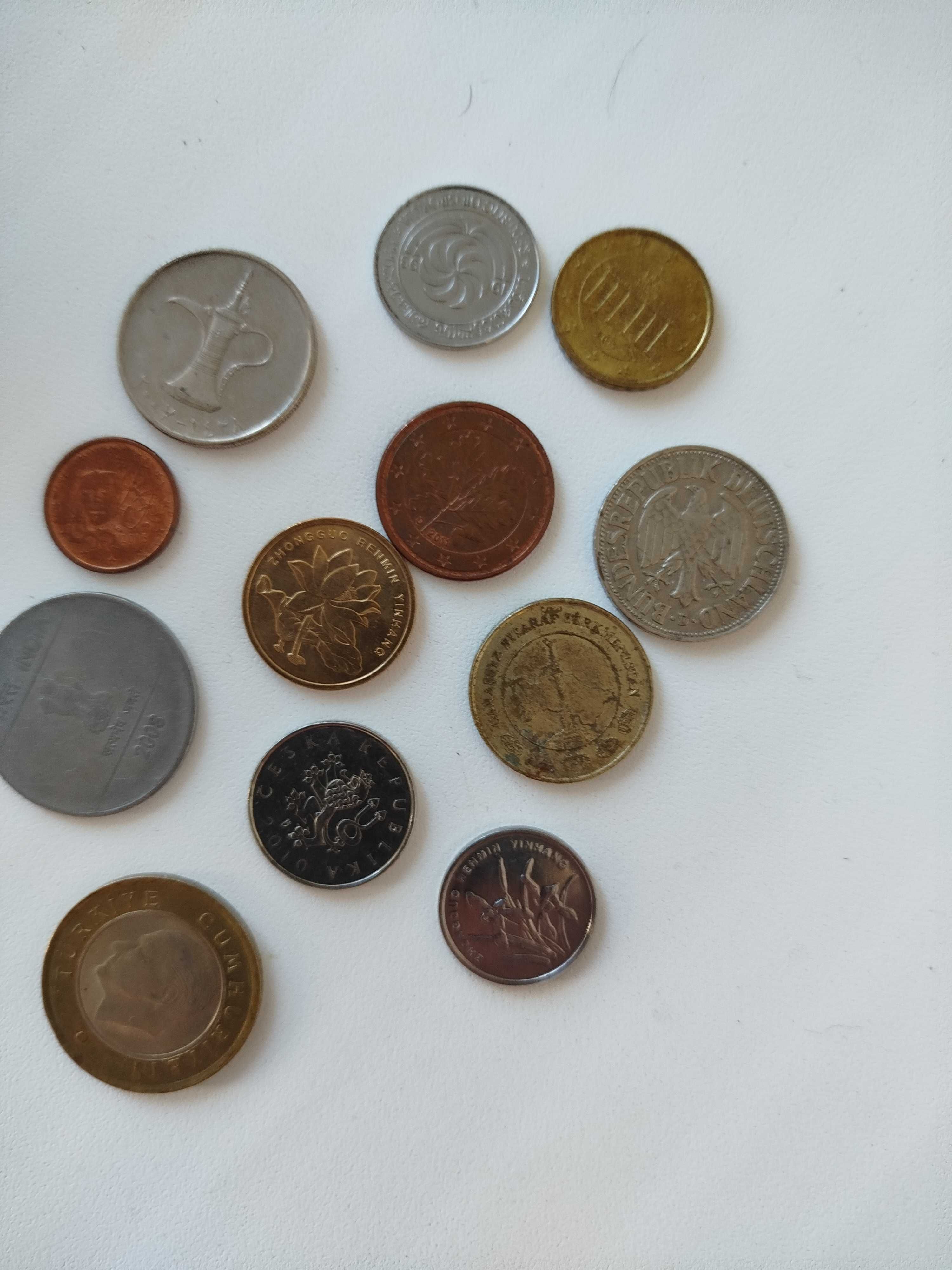 Різні монети світу