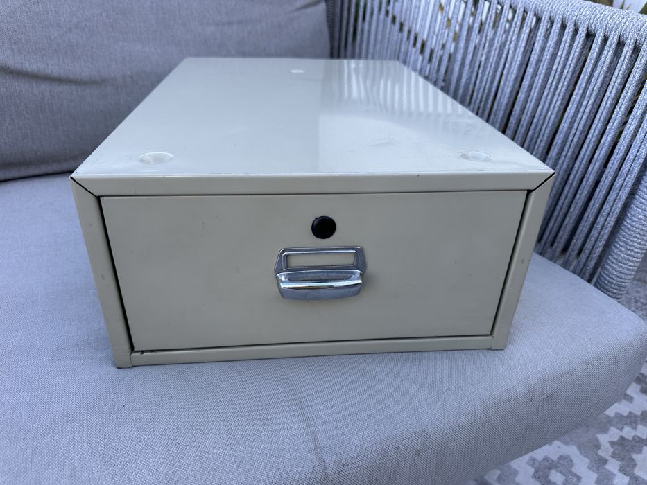 Arquivo antigo de uma gaveta