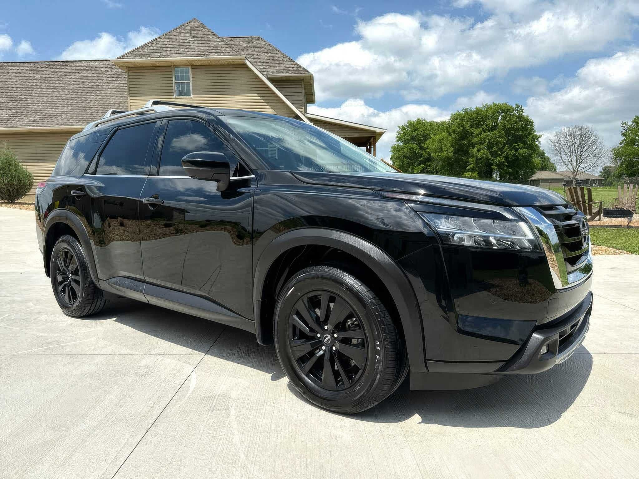 2022 Nissan Pathfinder SL