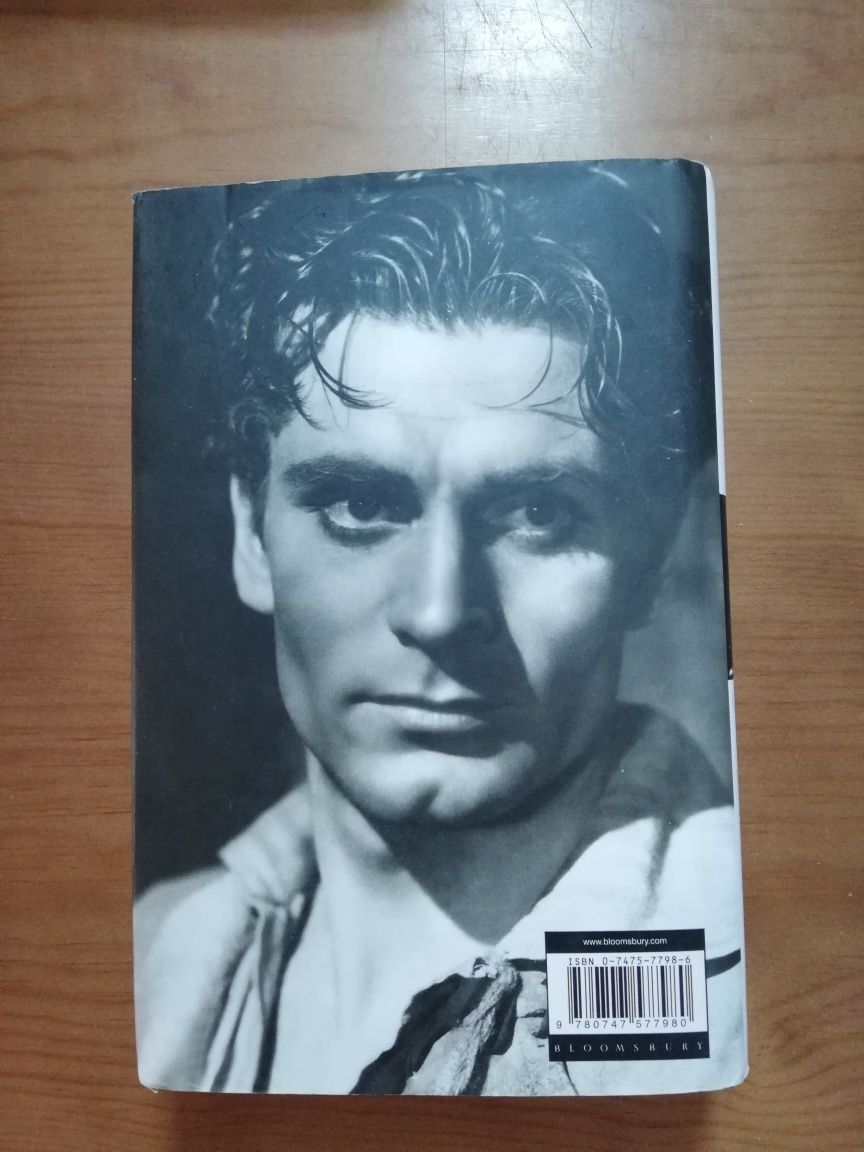 "Olivier" - Biografia de Laurence Olivier (portes grátis)