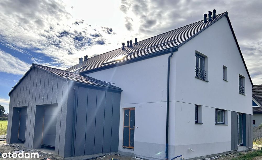 Bliźniak z garażem, duża działka 585 m2