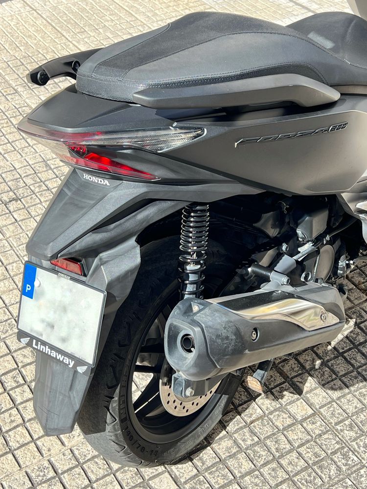 Honda Forza 300.