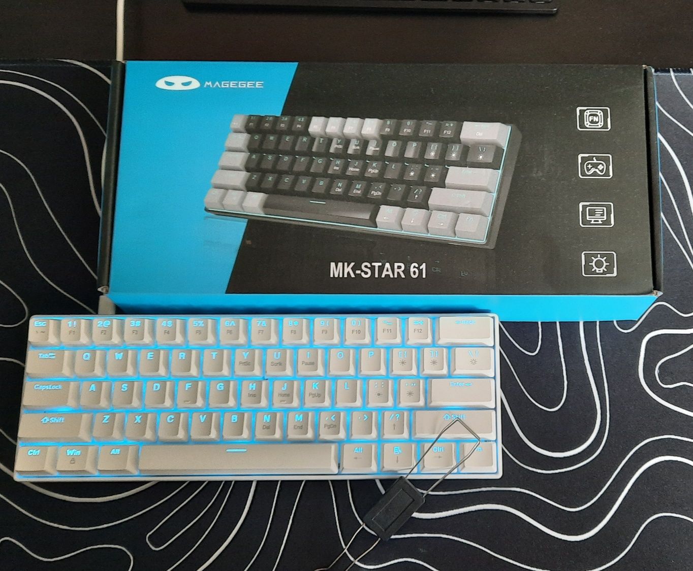 Klawiatura mechaniczna 60%, biała, czerwone przełącz