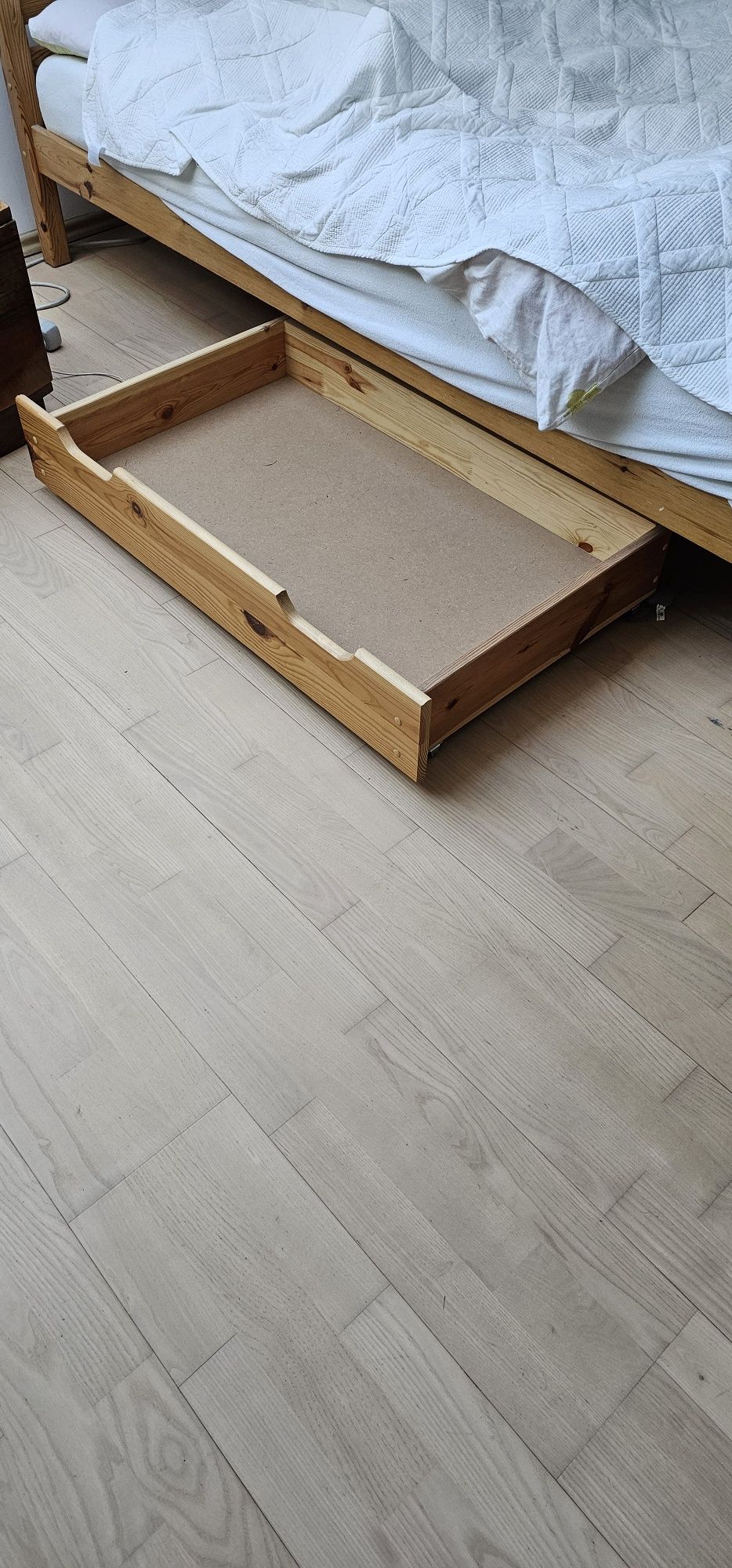 Łóżko sosnowe 140 cm