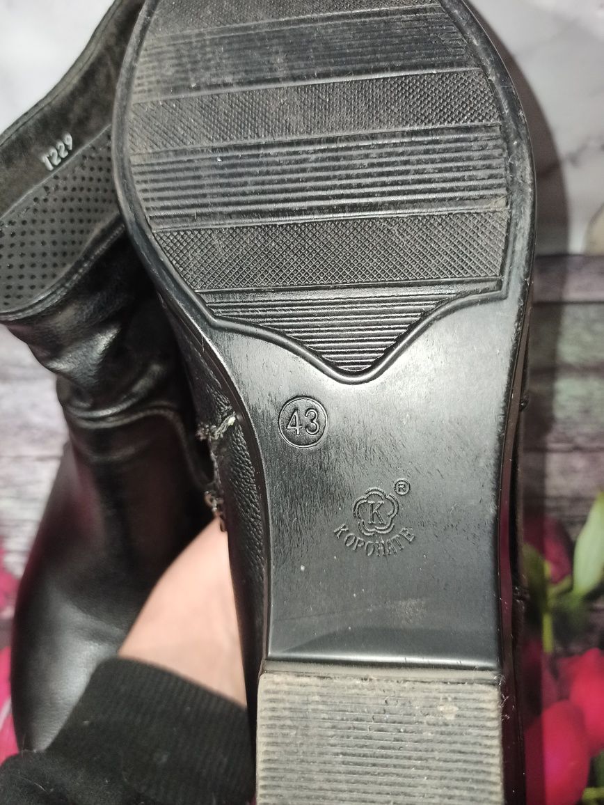 Жіночі осінні черевики, нові, шкірзам 43р