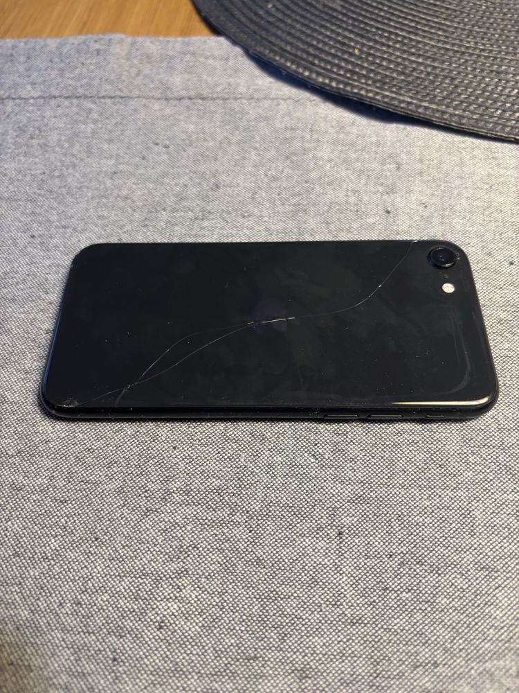 Iphon SE 2020 ( używany )