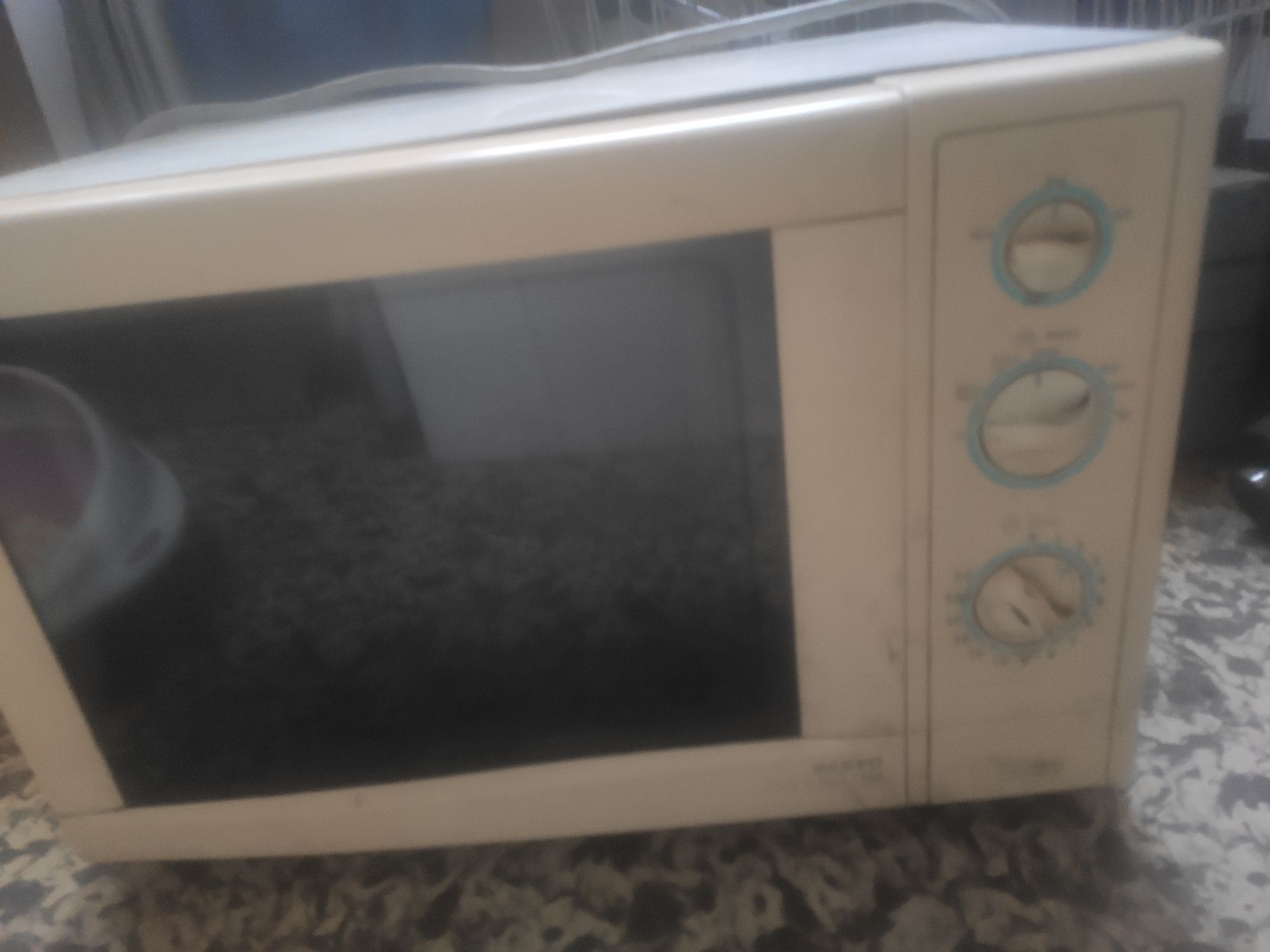 Микроволновая печь Sanyo с грилем.