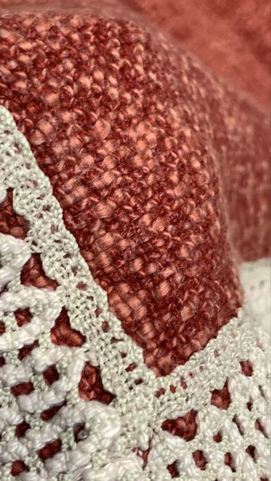 Solidny gruby obrus czerwony koronka 120x120cm