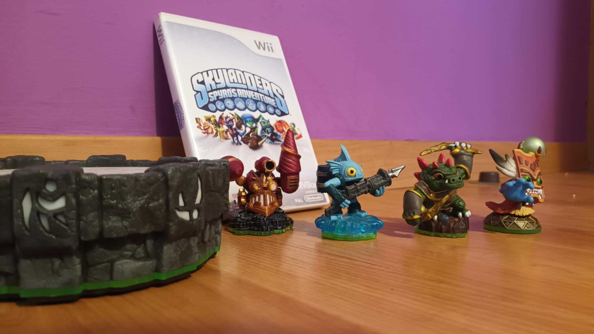 Jogo Skylanders Wii + 4 Bonecos + wireless portal  para nintendo Wii