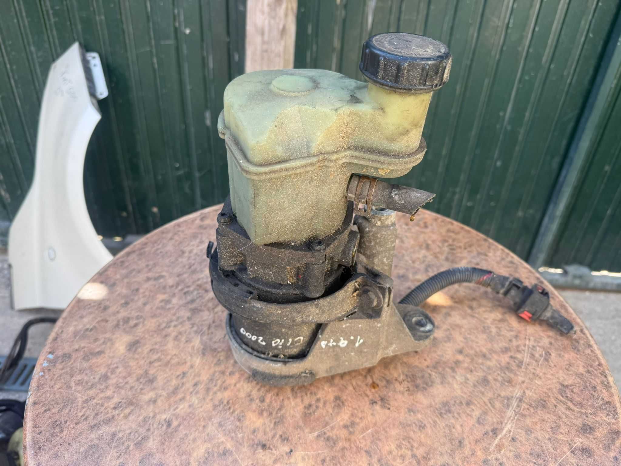 bomba direção assistida renault clio 2001