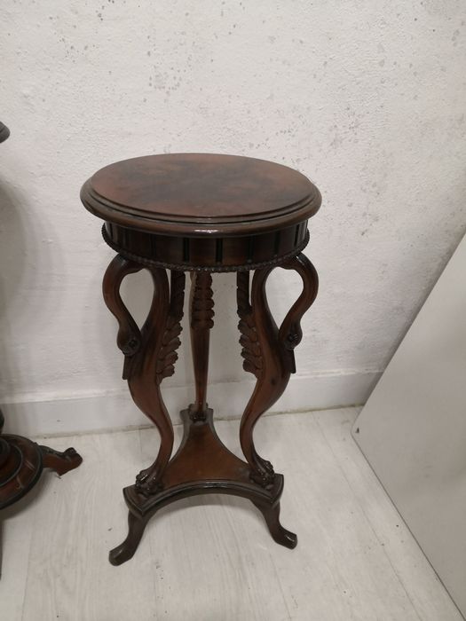 Coluna decorativa em madeira