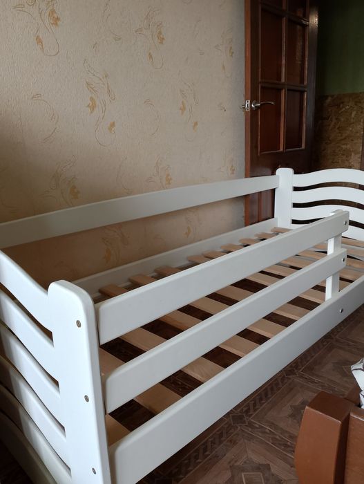 Продам кровать 190 на 85 з матрасом