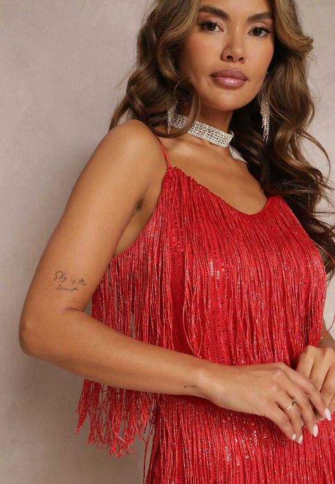 Czerwona sukienka z cekinami frędzlami i piórkami rozmiar S