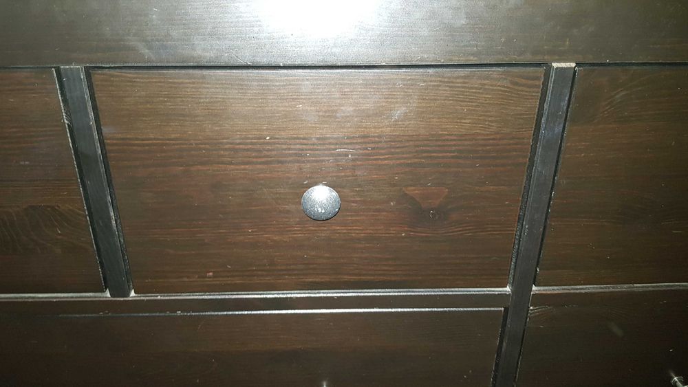 Cómoda castanha em muito bom estado!