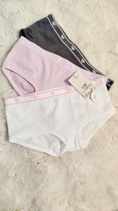Nowe majtki 3pak.Reserved dla dziewczynki,rozm. 134/140cm
