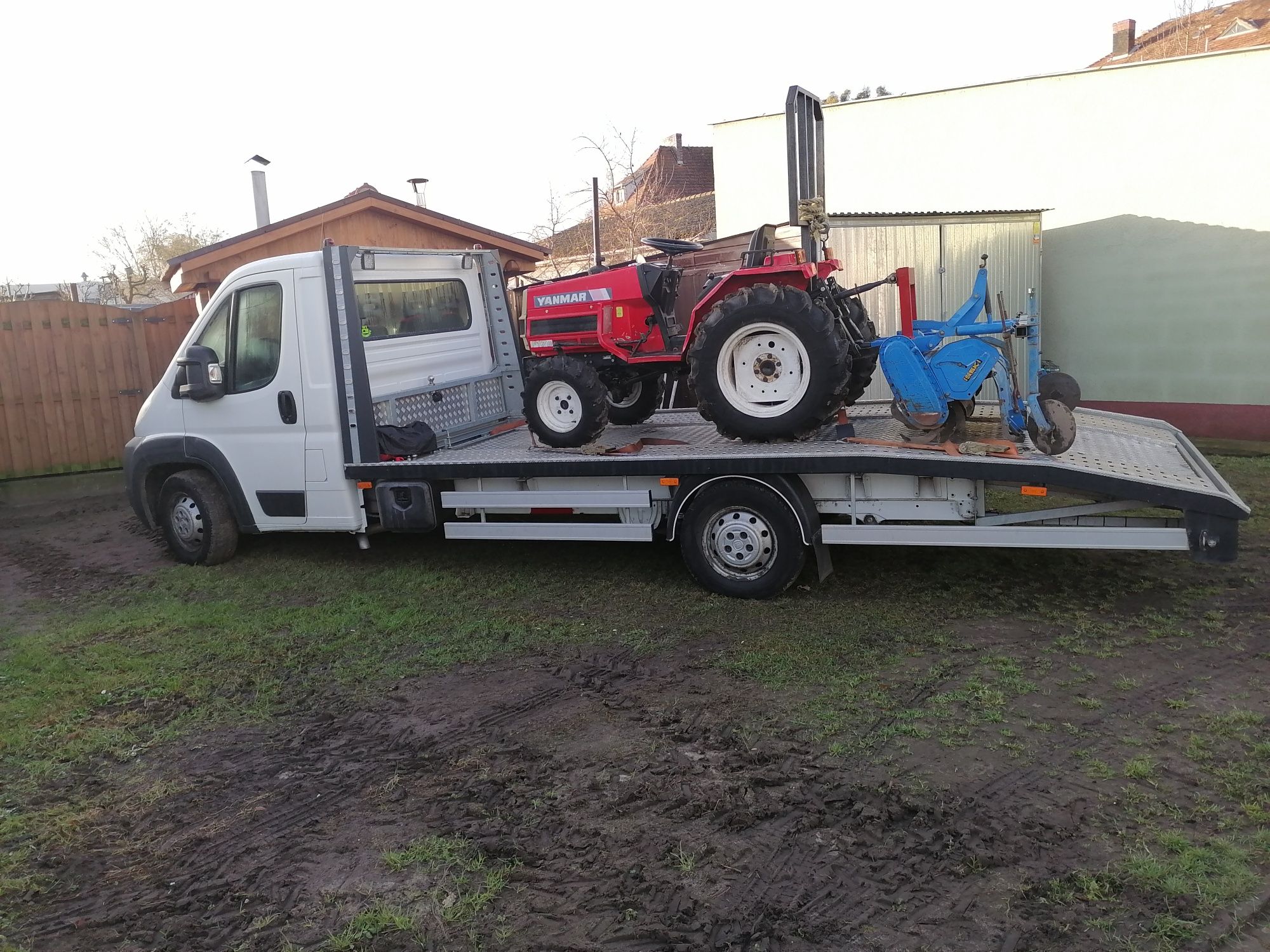 Usługi auto laweta i traktor z przyczepą transport