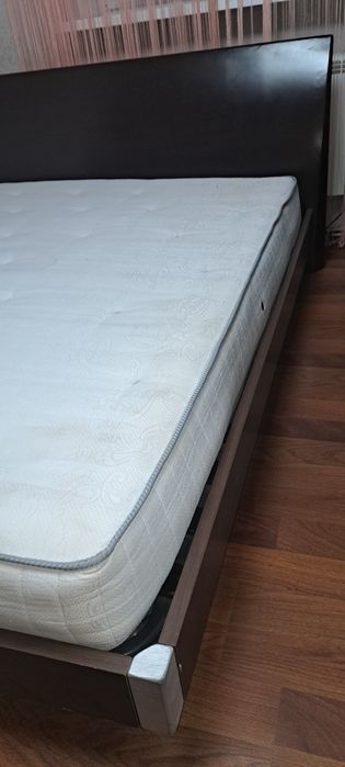 Велика євро кровать з матрасом