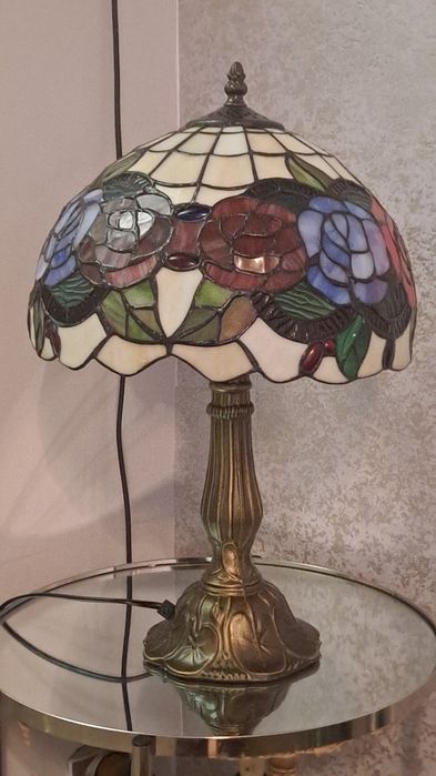 Lampa w stylu Tiffany róże