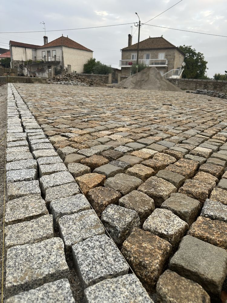 Calçada em paralelos com ou sem junta de cimento, Calçada portuguesa…