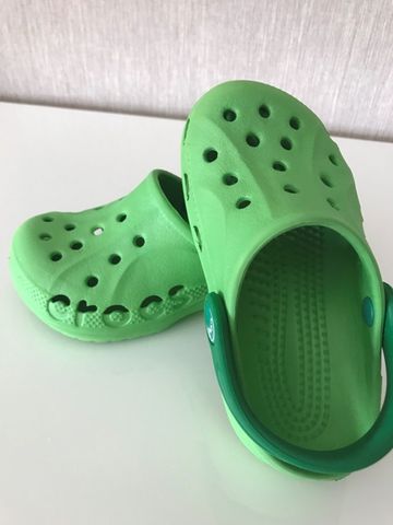 sandálias crocs