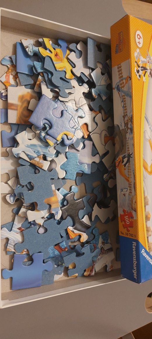 Pięć pudełek puzzli dla dużych i małych