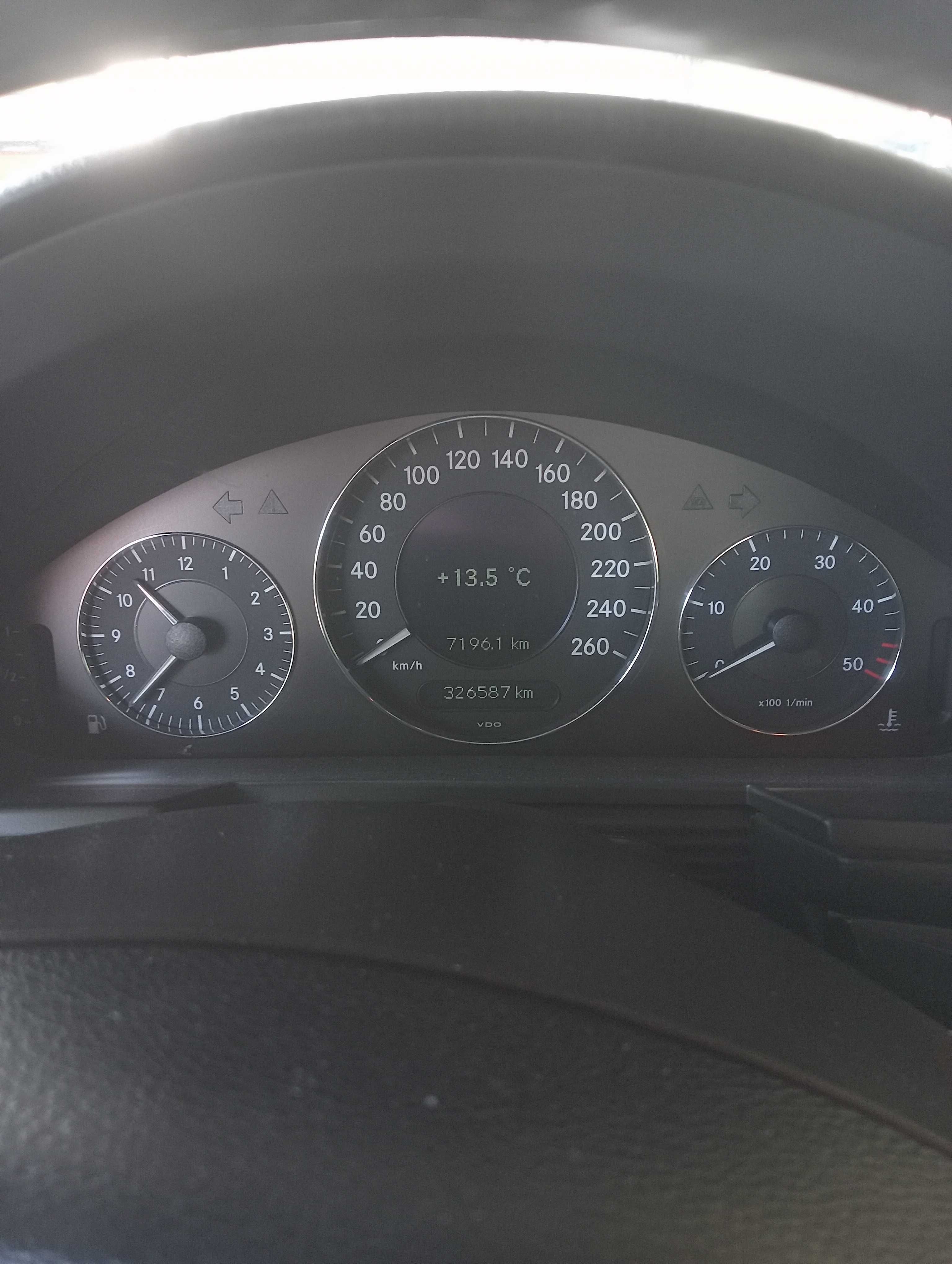Mercedes - Benz 220