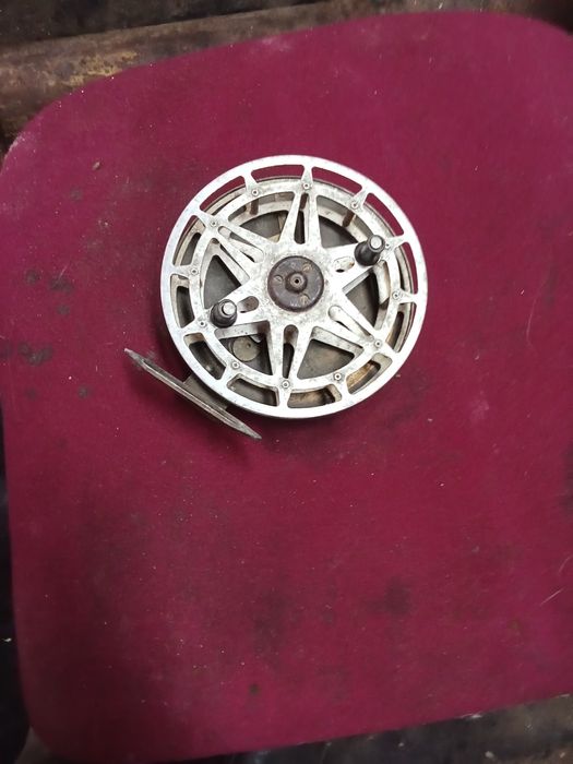 Продам катушки спининговые,,Невские,,