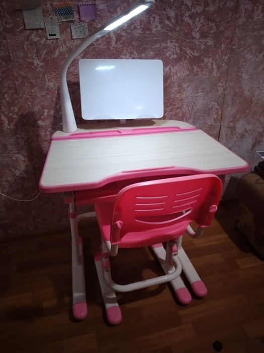 Продам парту для дівчинки