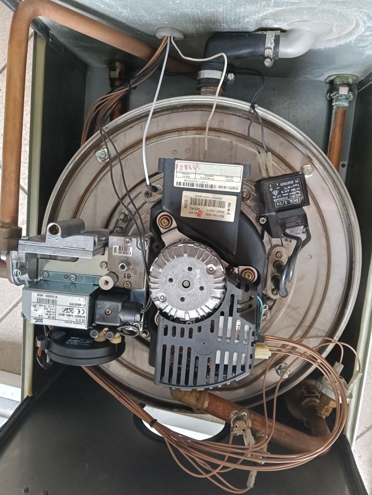 Pompa obiegowa Grundfos VIESSMANN i inne części.