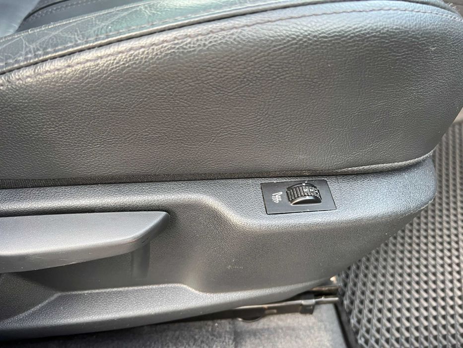 Peugeot 3008 2.0 HDi дизель HYbrid4 2012