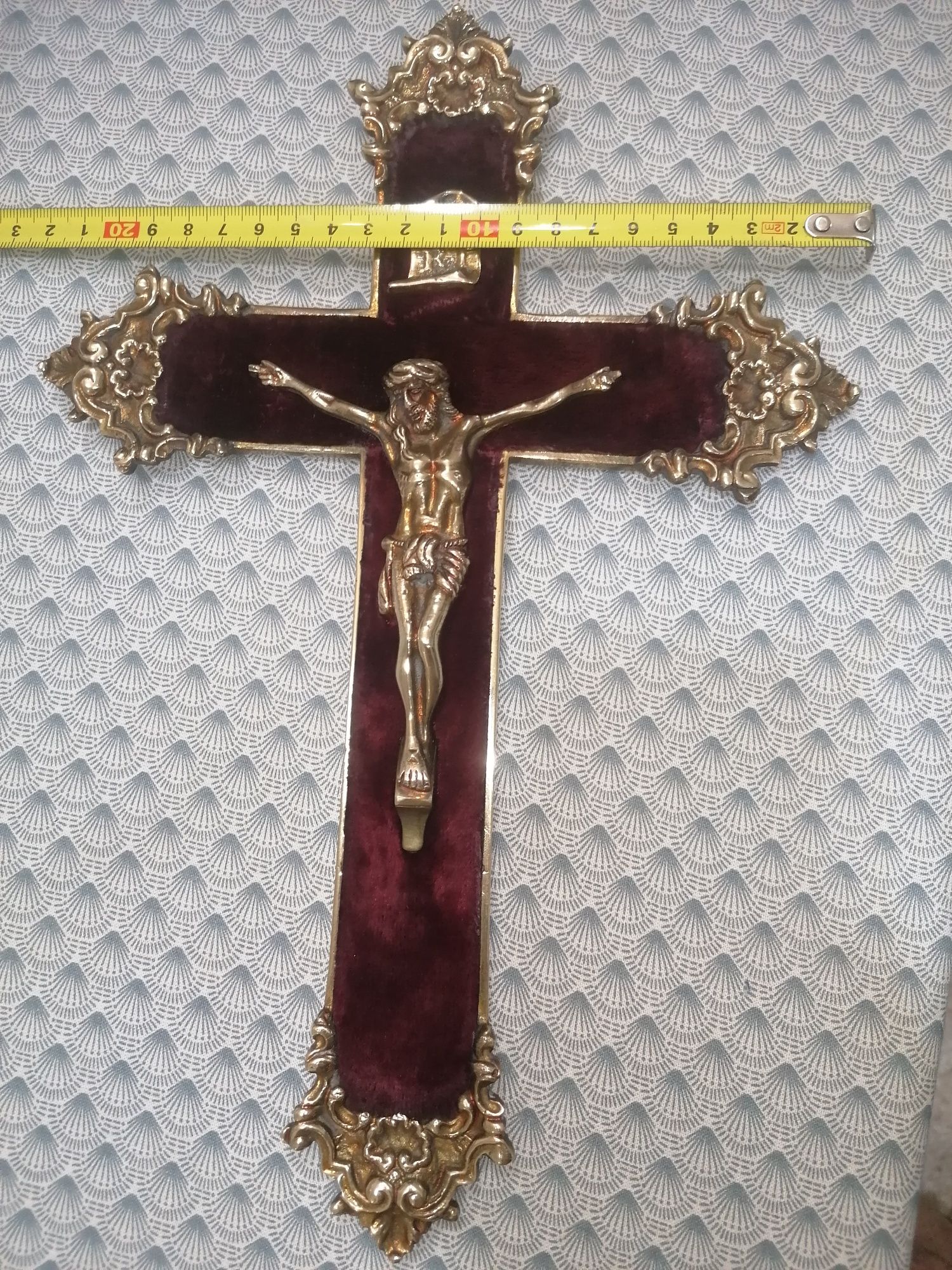 Crucifixo antigo em bronze em bom estado