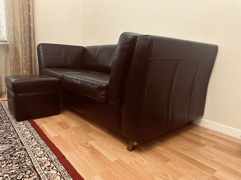 Італійский кожаний диван (розкладний) з 2 дуже комфортними кріслами.