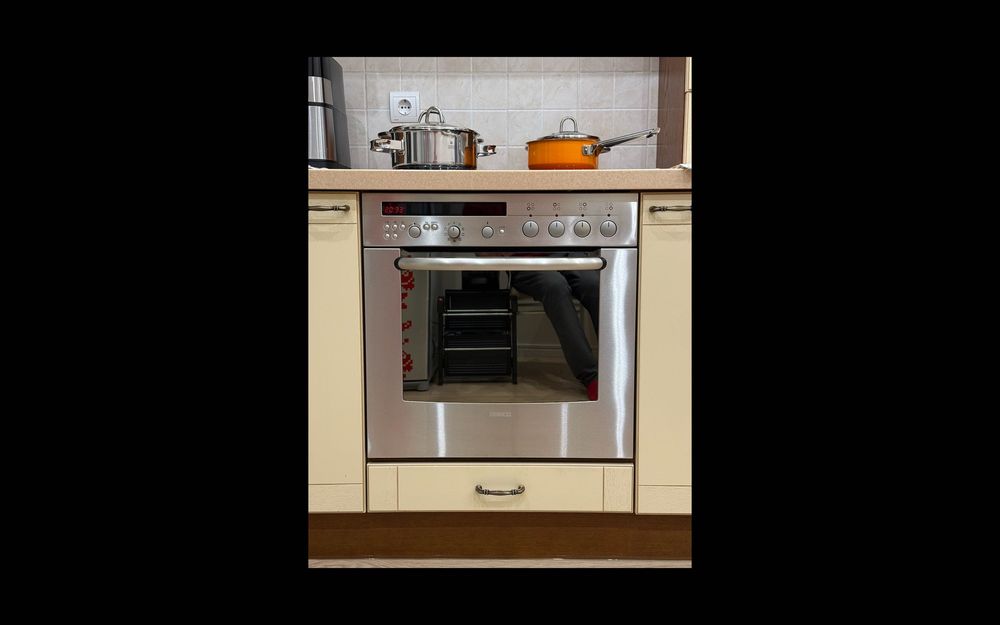 Електрична варильна поверхня NKQ 645 та духовка HEN 5850 Bosch