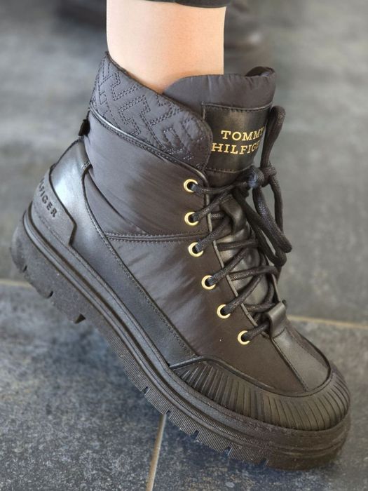 Жіночі черевики Tommy Hilfiger.