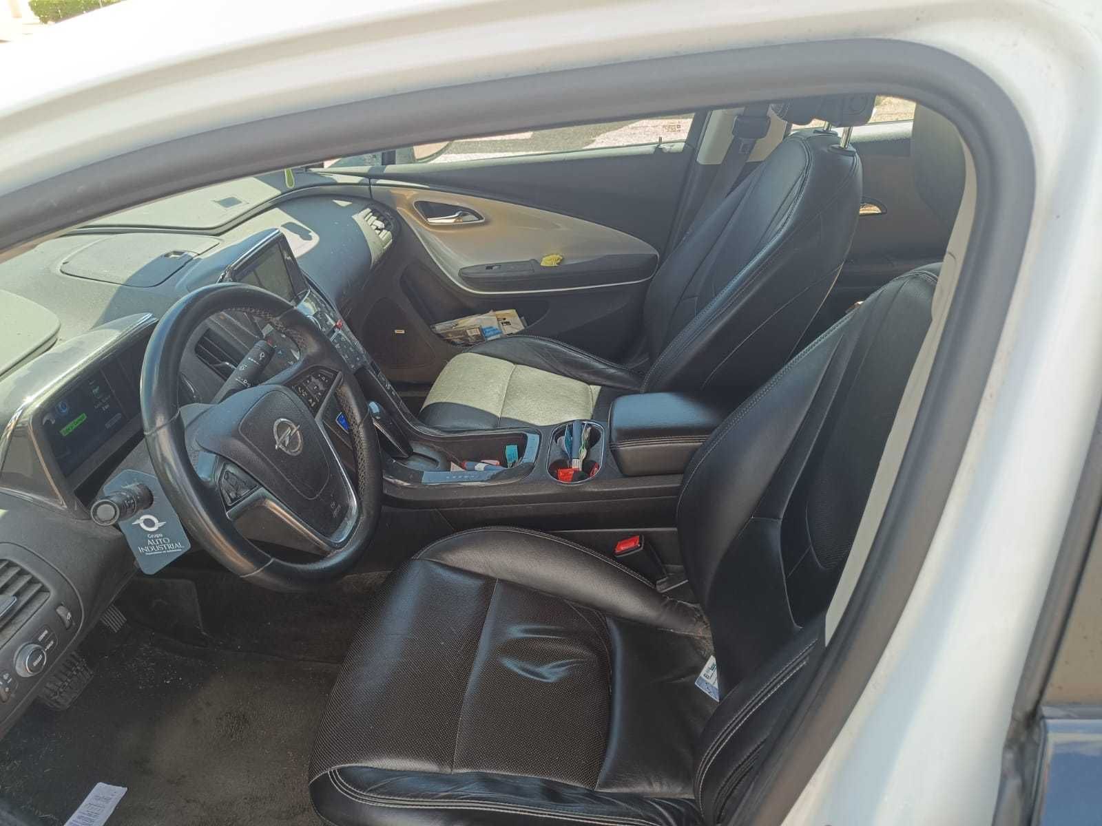 Opel Ampera 2012