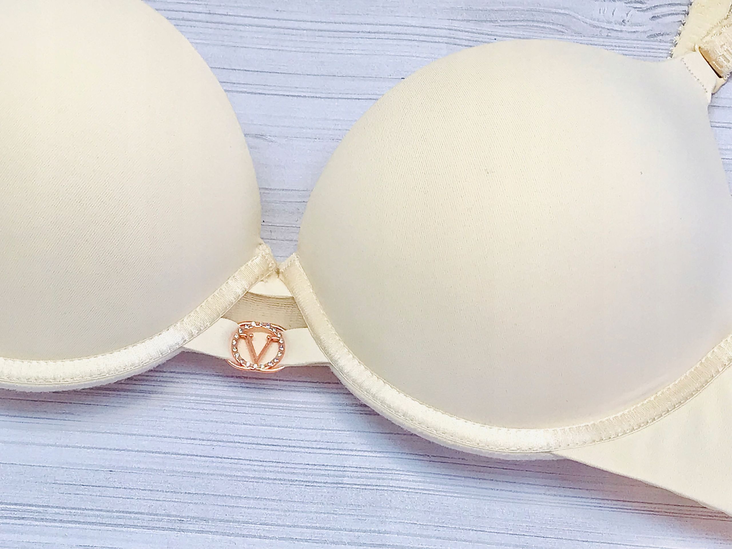 75c biustonosz max push-up gładki stanik powiększający intimidao