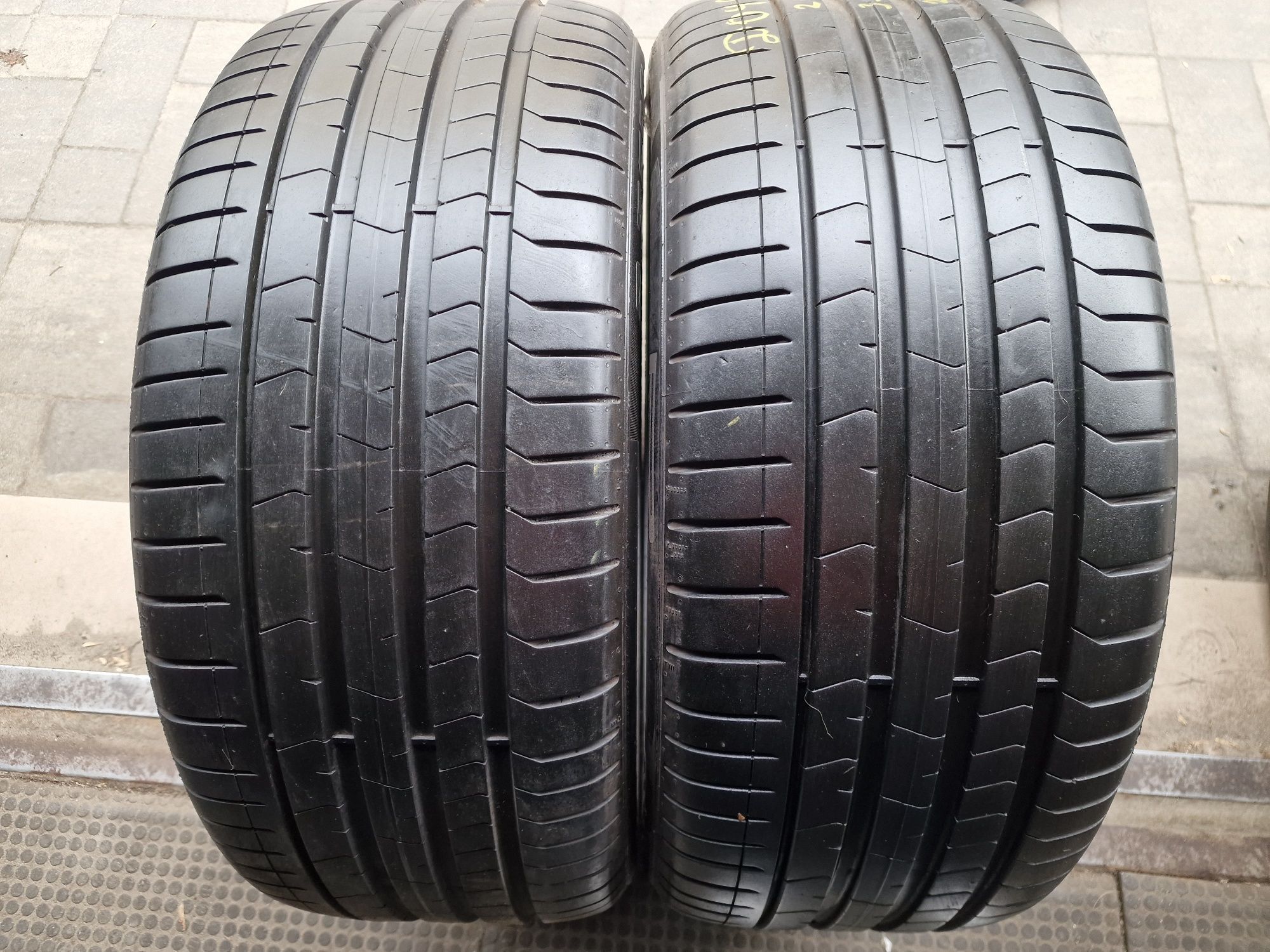 Пара летних шин 275/35 R22 Pirelli Pzero Pz4