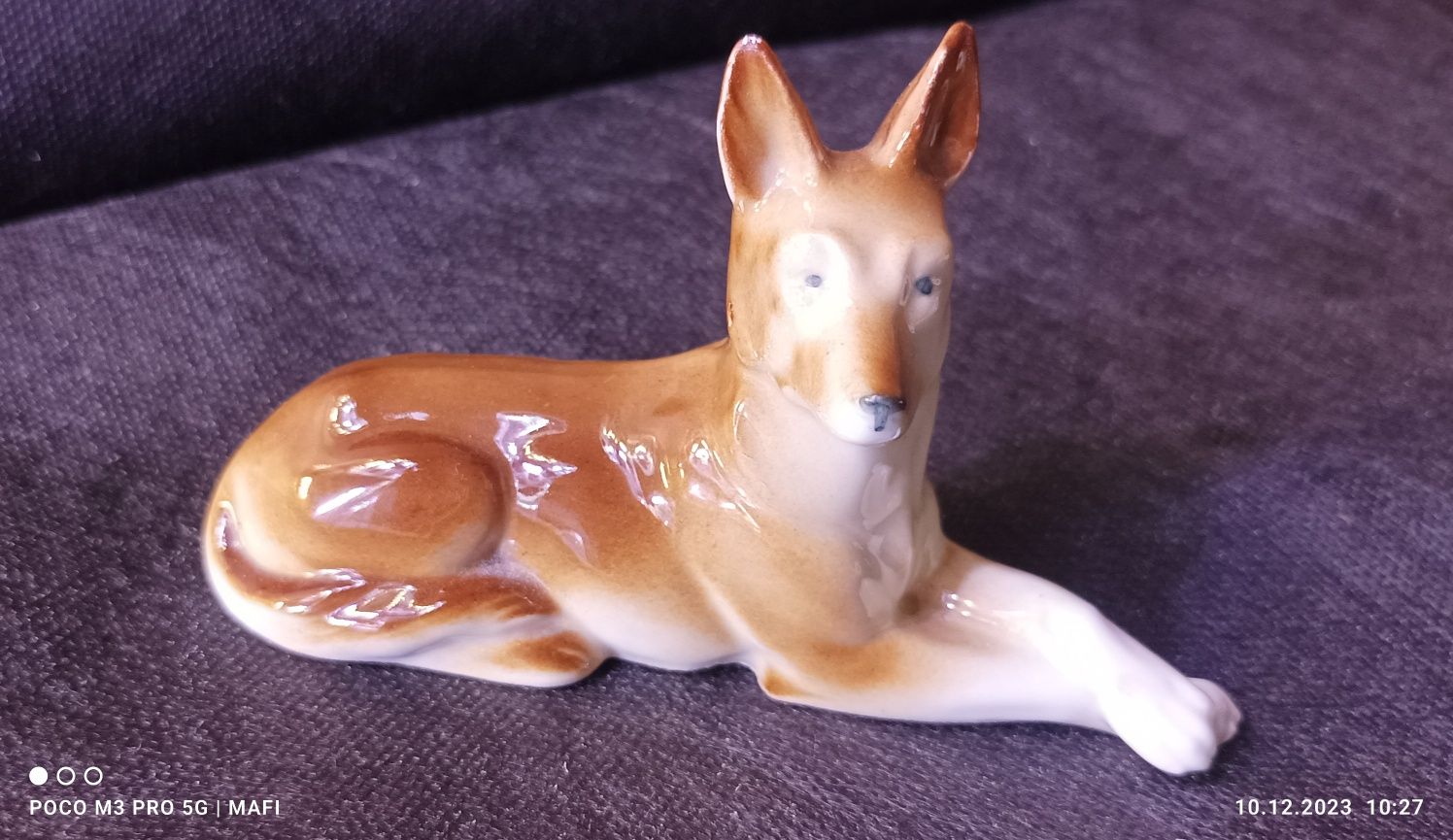 Stare figurki porcelanowe psów do kolekcji