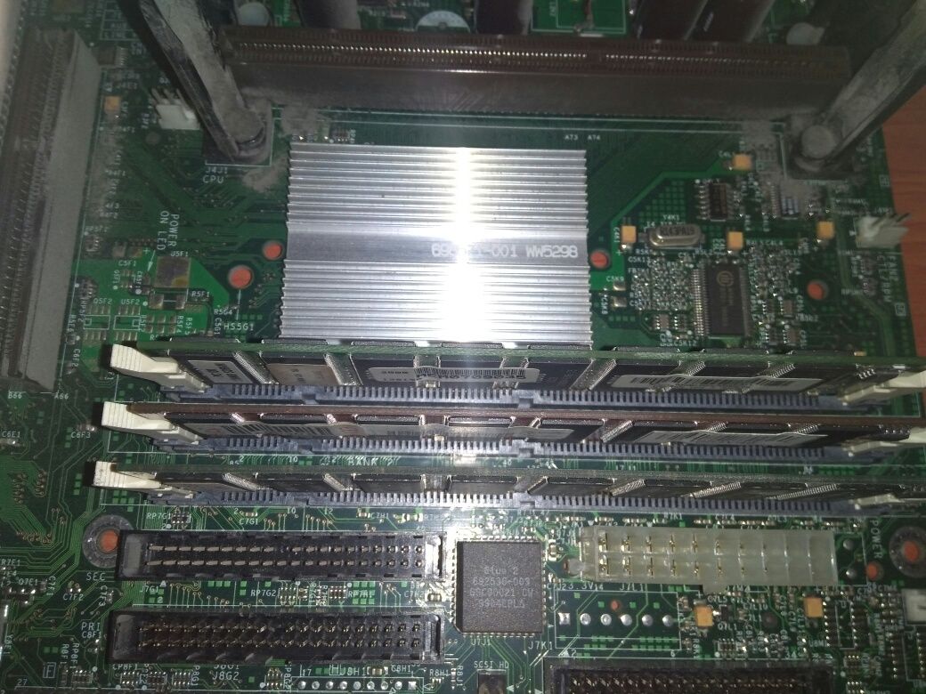 Motherboard de Pentium II + 4 processadores + EXTRAS.