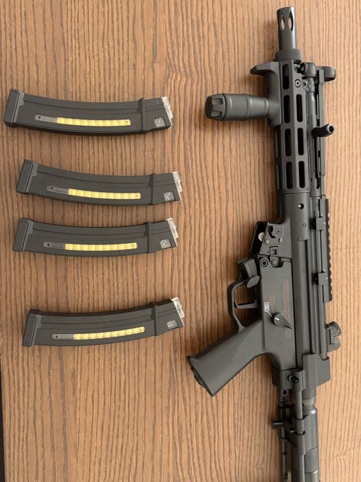 Arma airsoft cyma MP5 nova com caixa