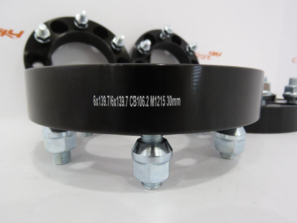 Espaçadores 4x4 30mm Toyota 6x139.7 M12x1.5 Pretos CB 106.2