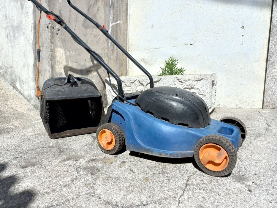 Máquinas de cortar relva