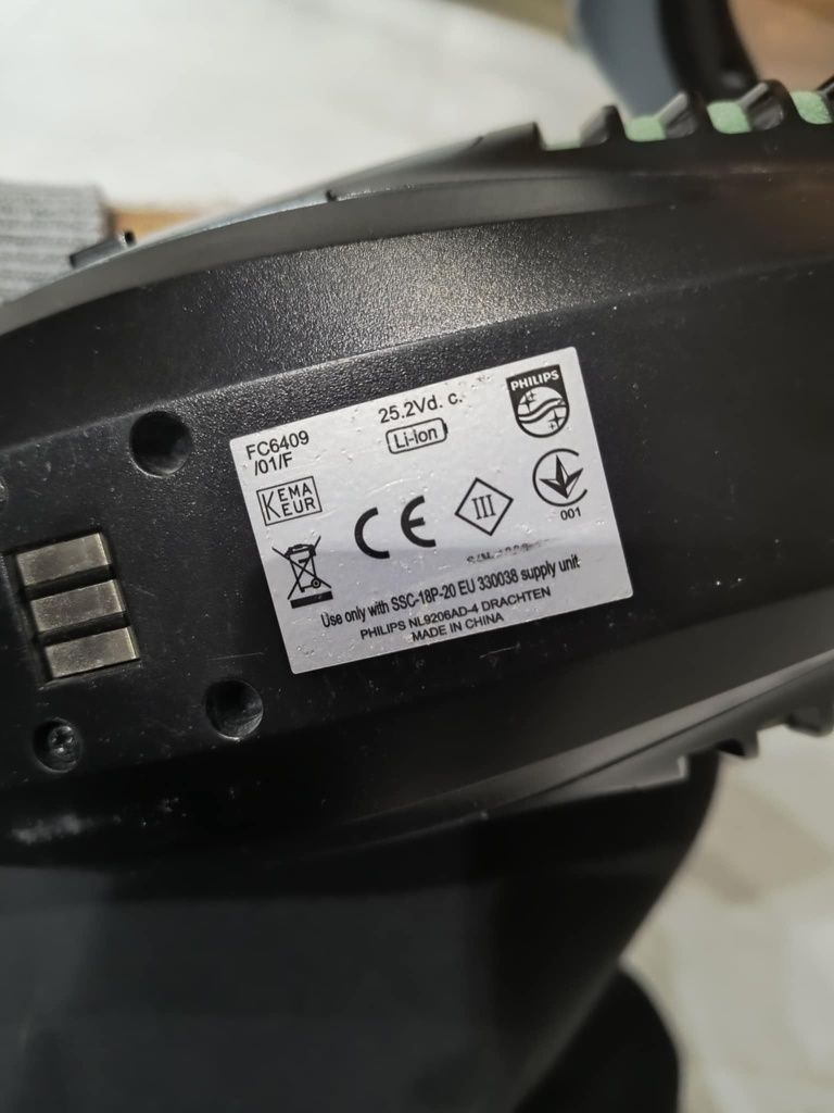 Odkurzacz bezprzewodowy (akumulatorowy) PHILIPS PowerPro Aqua  3 w 1