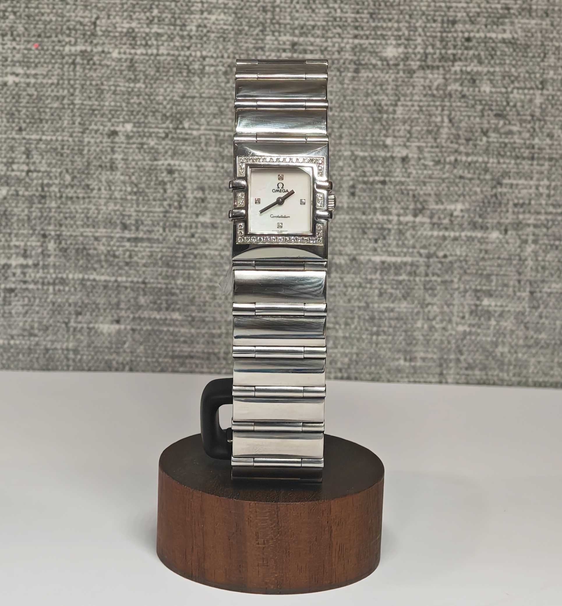 Жіночий годинник Omega Constellation Quadra 1528.76.00 Diamonds