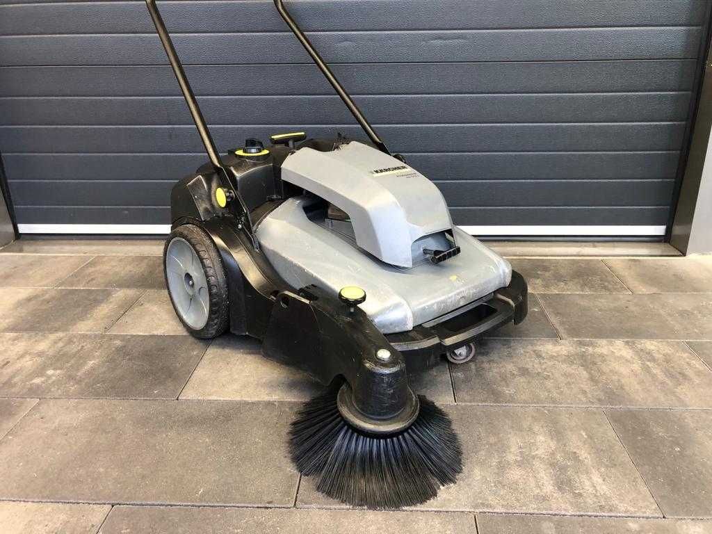 Zamiatarka Karcher KM 70/30 C  - napędzana elektrycznie